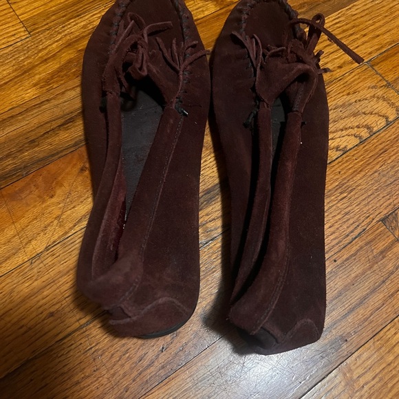 Minnetonka Moccasins barely worn size 10 - Picture 4 of 7